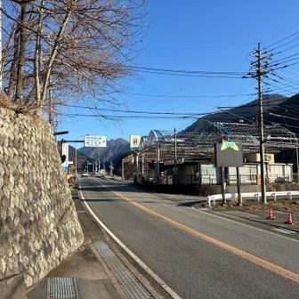 国道20号に下りてきました。
大日影トンネル遊歩道へむかいます🚶🚶‍♀️