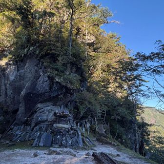 五合目は沢山祀られてます