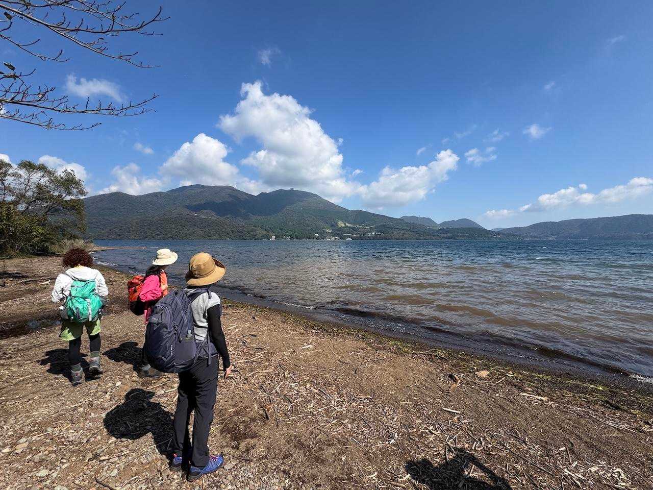 【フラット登山】芦ノ湖西岸を歩く　人混みの箱根を避け、ひっそりとの写真