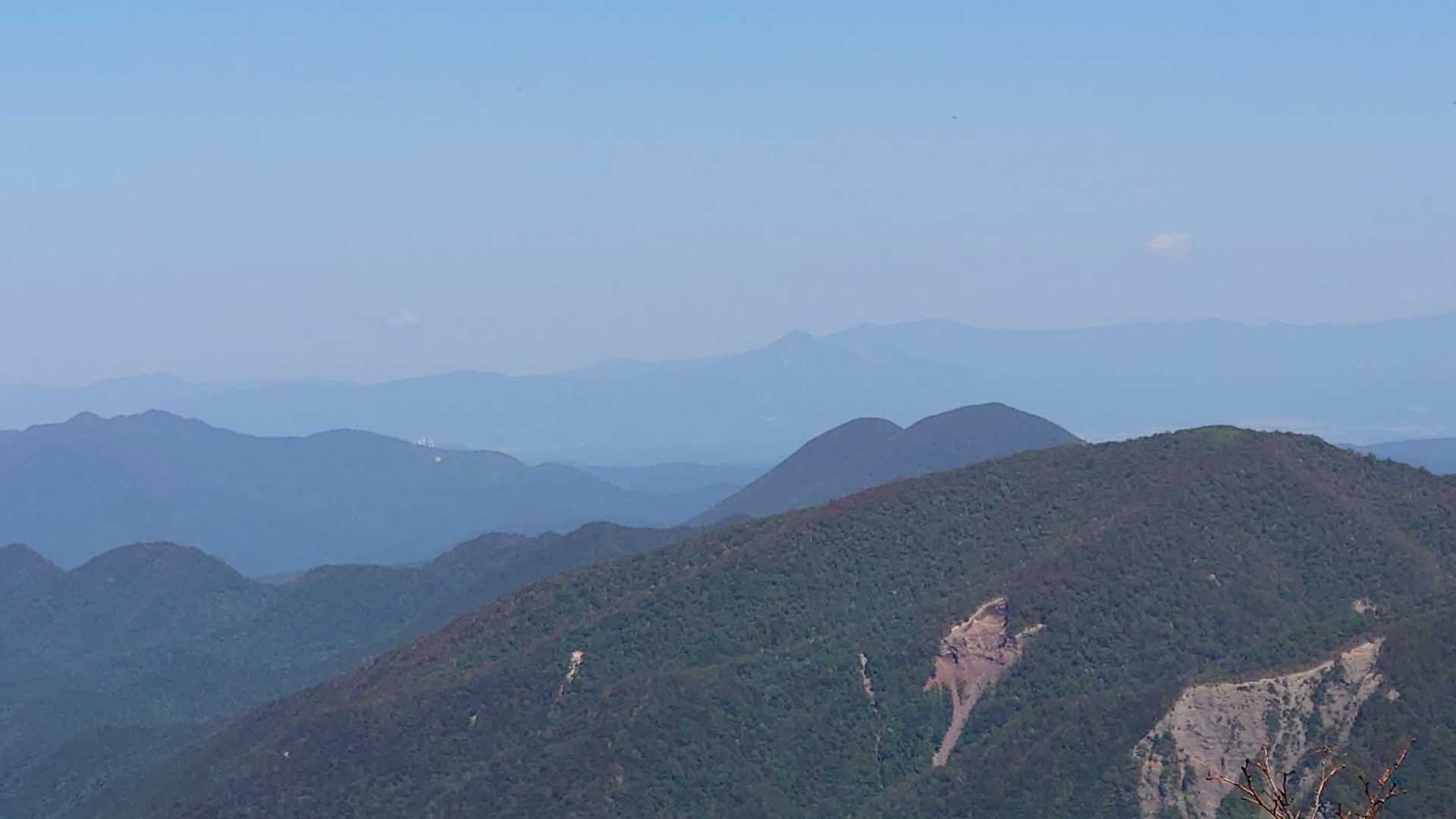 二岐山の先には磐梯山が見えました😆