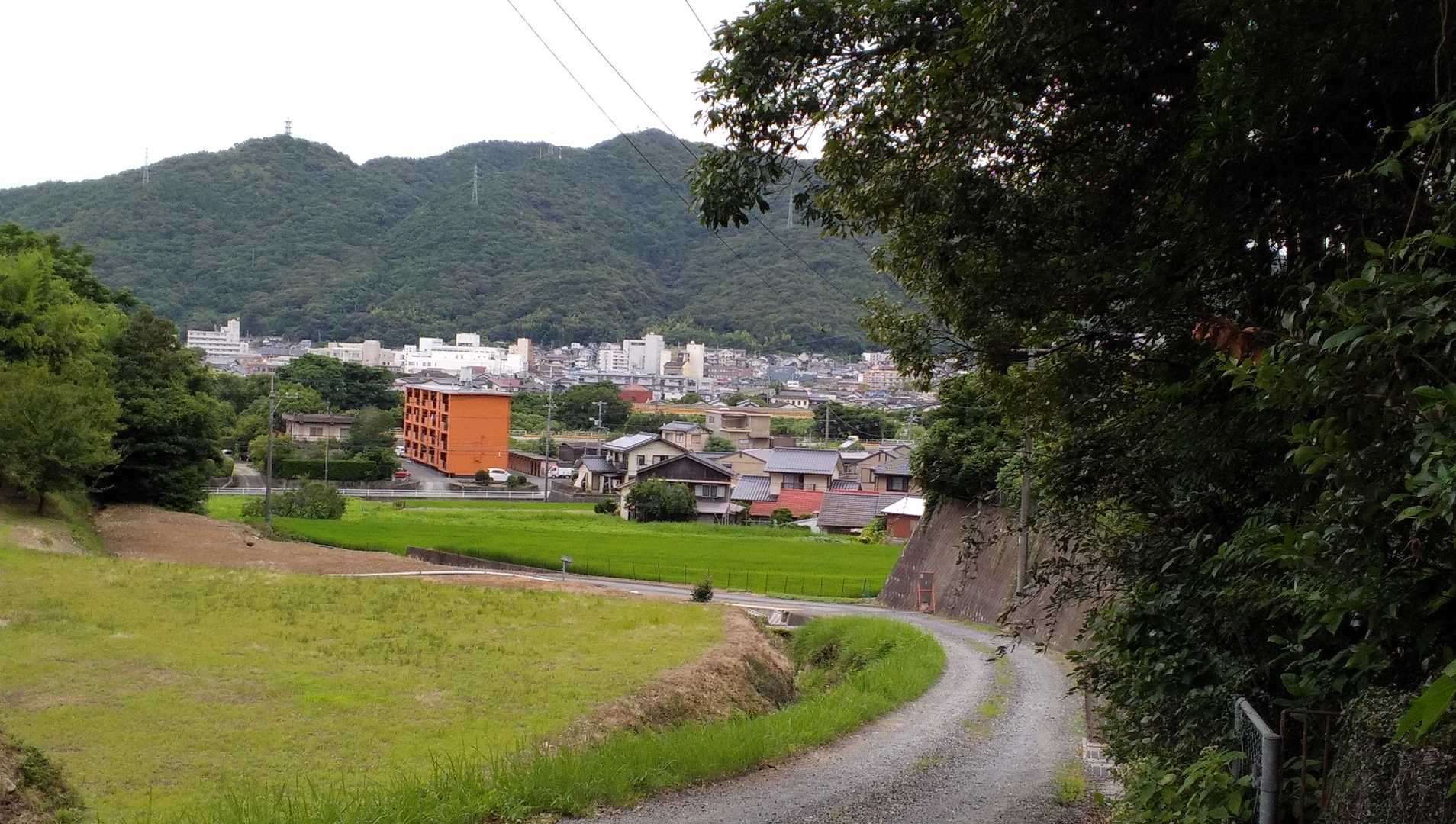 小郡の街が近くに見えて来ました。
