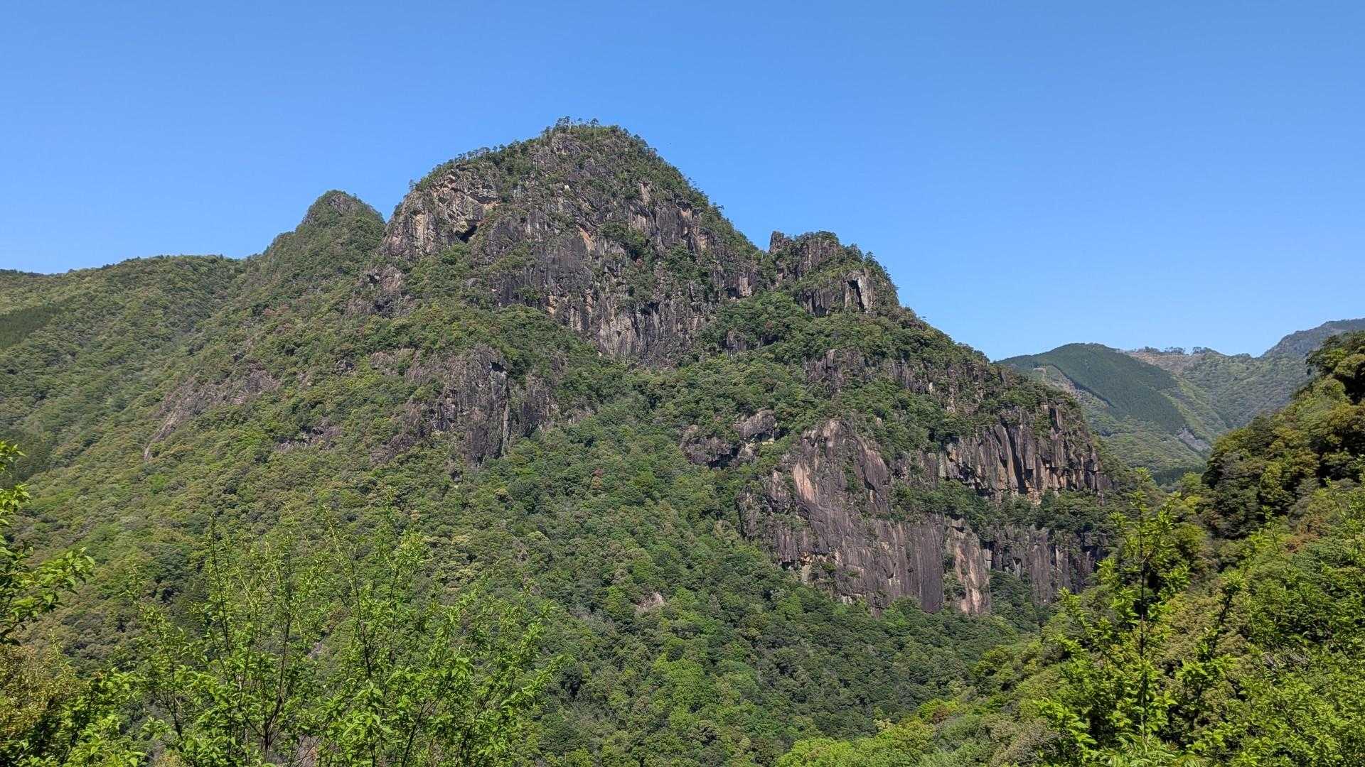 反対側には矢筈岳