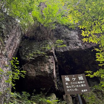 登りは“岩巡りコース”で。
