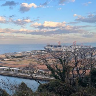 こちらは住友重工と日産追浜工場🚗日産の工場は2年後に閉鎖予定だって😭