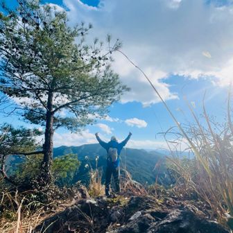 岩の上に出ると意外にも広かった