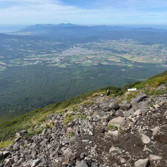 比羅夫コースの9号目に戻ってきました！
ここから長い長い下山の始まりです
羊蹄山は下山が一番キツいんですよね