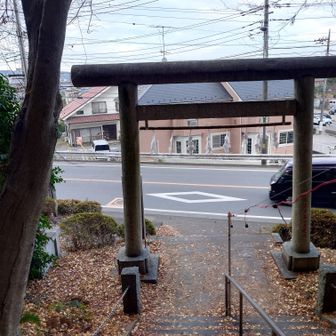 鳥居をくぐり・・