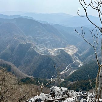 眼下には採石場🪨