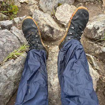 道が細いから熊笹で膝下はずぶ濡れ
まあ雨降ってないだけマシと思おう