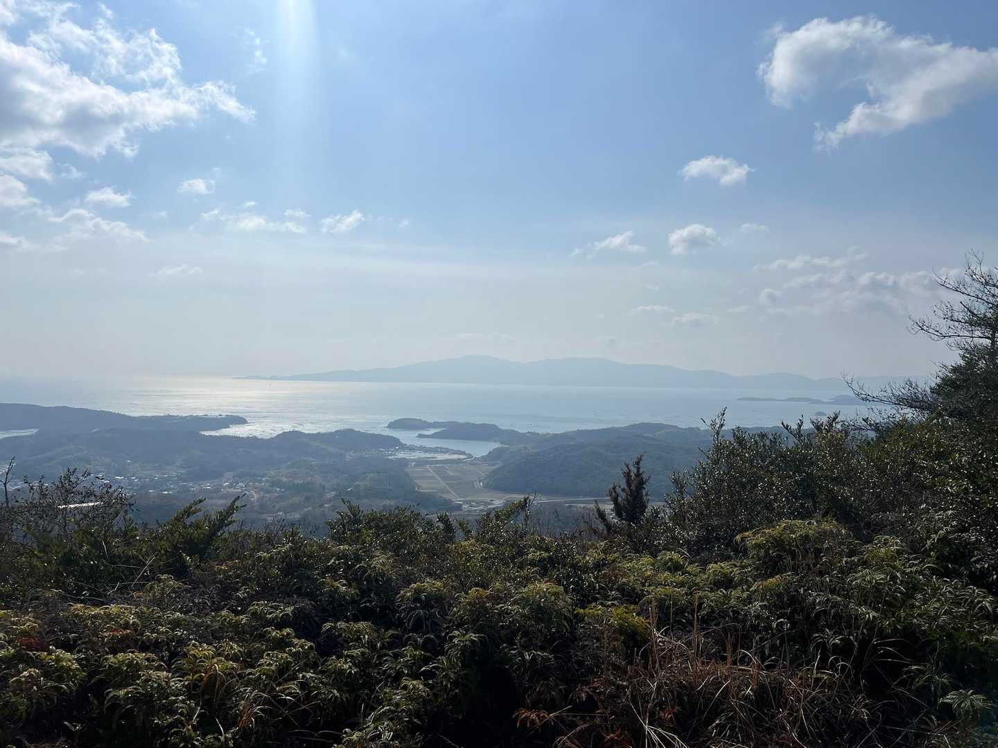 キラキラ✨の海
いいでしょ👍🏽
奥にはドーンと小豆島🤩
これを見ただけで今日はもう充分♫
