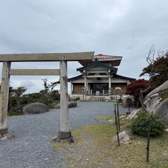 御嶽大権現
このまま裏へ