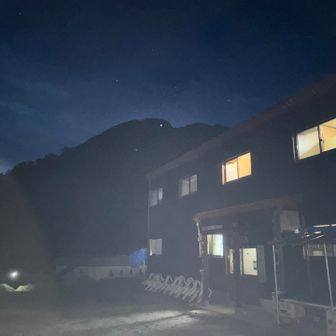 小屋の朝は早い
