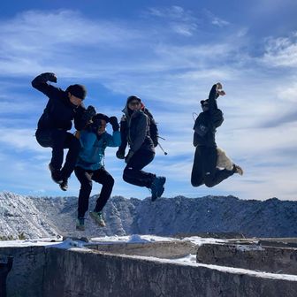 みんなでジャンプ💃

何枚かあるジャンプ写真の中から、ﾜﾀｸｼの精一杯の１枚を選びました😛