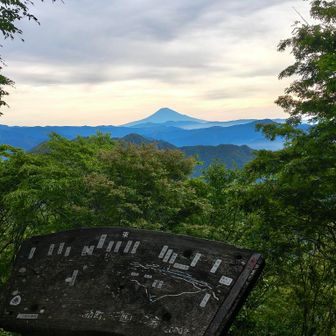 蕎麦粒山　頂上から