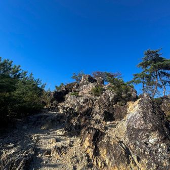 岩稜尾根歩き

ドリンクこぼれないように姿勢よく。

体幹大事！

そして、お客様の口に運ばれるものをお届けしてるんだという気持ちも大事です（※）

※ 『食卓にも山頂にも真心をお届け  ~ ｴｰﾊﾞｰｲｰﾂの心得』の本文より一部抜粋

ま、自分が食べるんですけどね