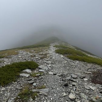 曇ったり　気持ち良い稜線歩き