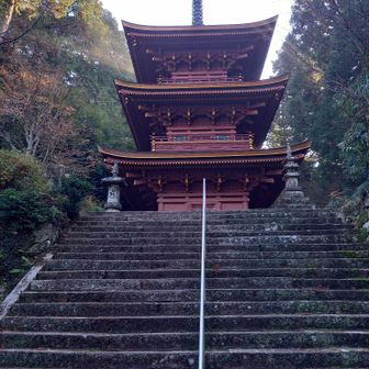 立派な三重塔(重要文化財)