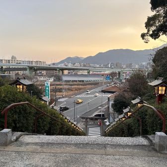 眼下に街並みが見える。