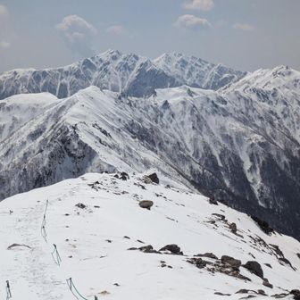 でもまずは濁沢大峰へ💪

檜尾岳⇨空木岳⇨南駒ヶ岳の稜線が美しい…