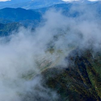 雲が薄がかった山も好きです