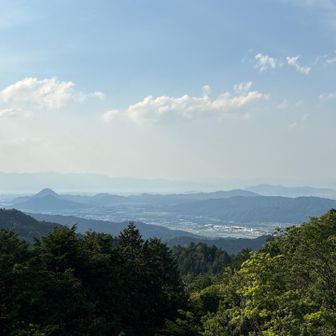山頂から📷
左側:近江富士が見えます👀