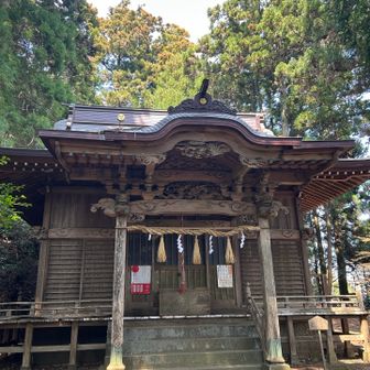 浅間神社、こんな山の中に立派な建物です