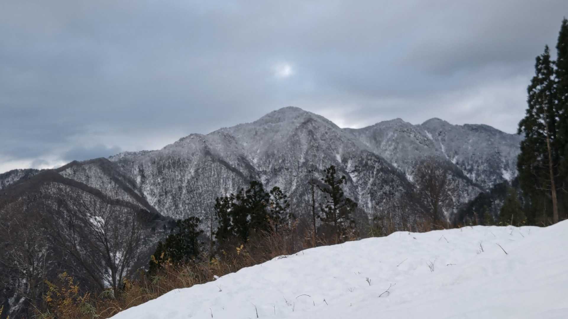 スキー場上部から大辻山