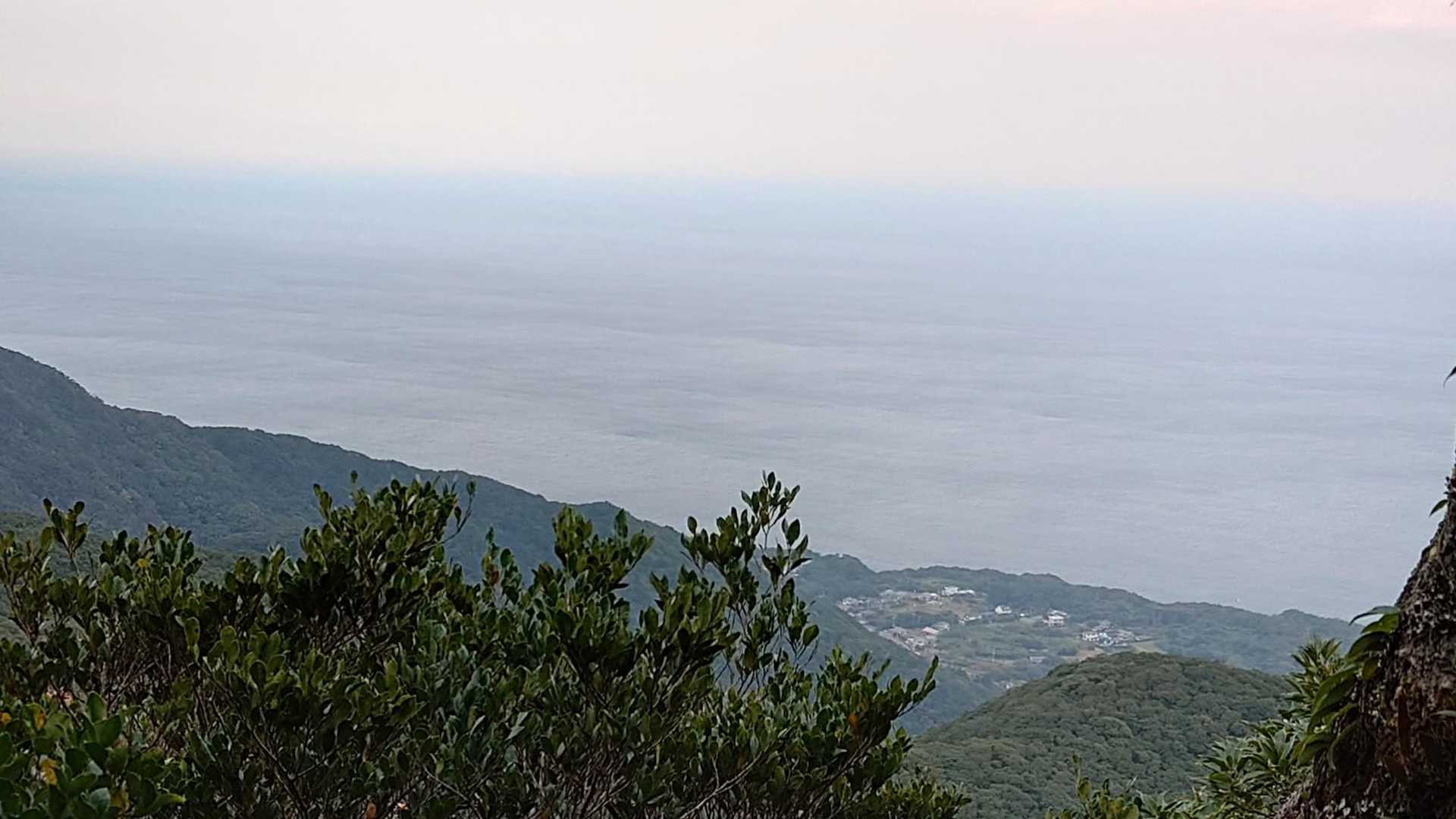 展望ポイントから見える日本海

それでは遅くならない内に登山口駐車場までピストン下山します。

その後､次へ向かいます。