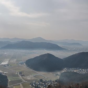 帰りに展望台から日野山方面の景色。
鯖江、武生方面は少し曇っています。