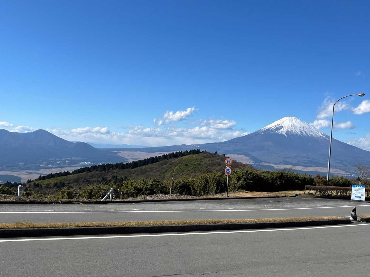 バイクの方数名が写真撮ってました