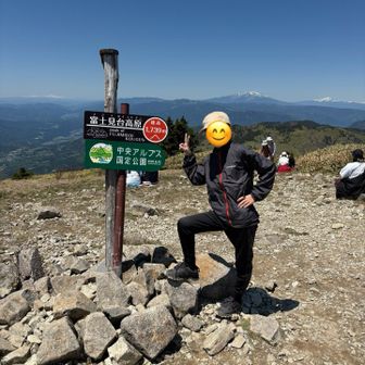 登頂

ここでご飯にしたいけど、大変混雑しております。端っこでたべよか🍜