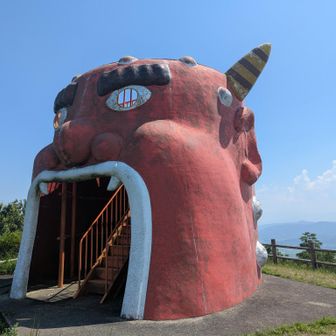 頂上かと持ったら違いました
この鬼は展望台でした