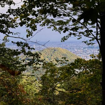 馬の背過ぎた、円山ビューポイント。ここが、窓のようになってキレイに見えます。