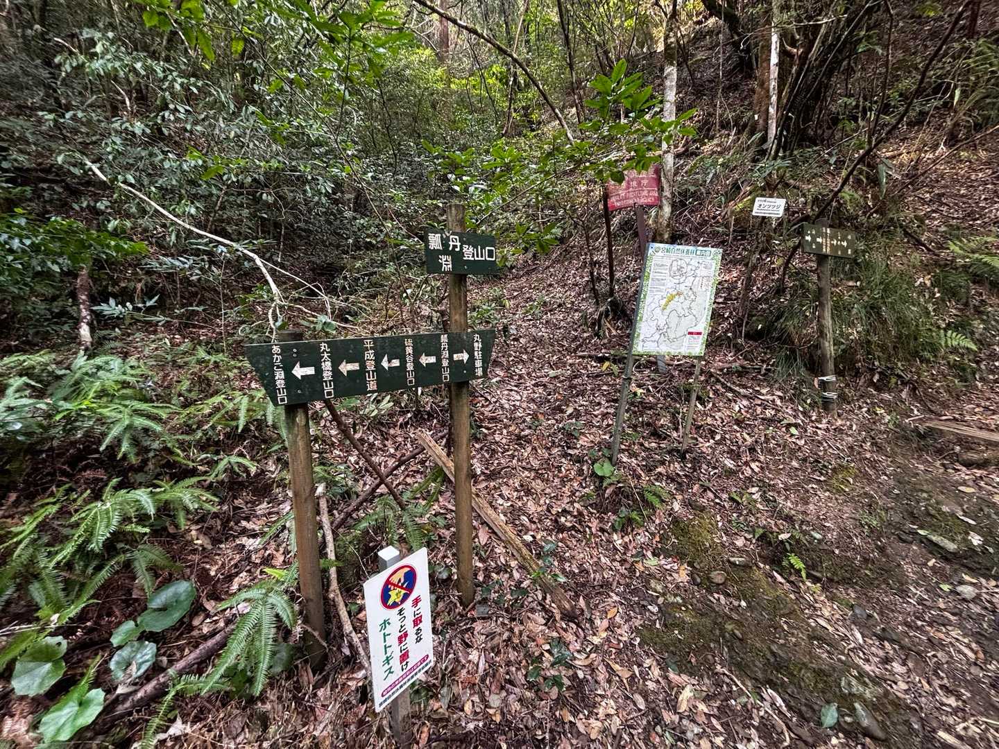 登山口です