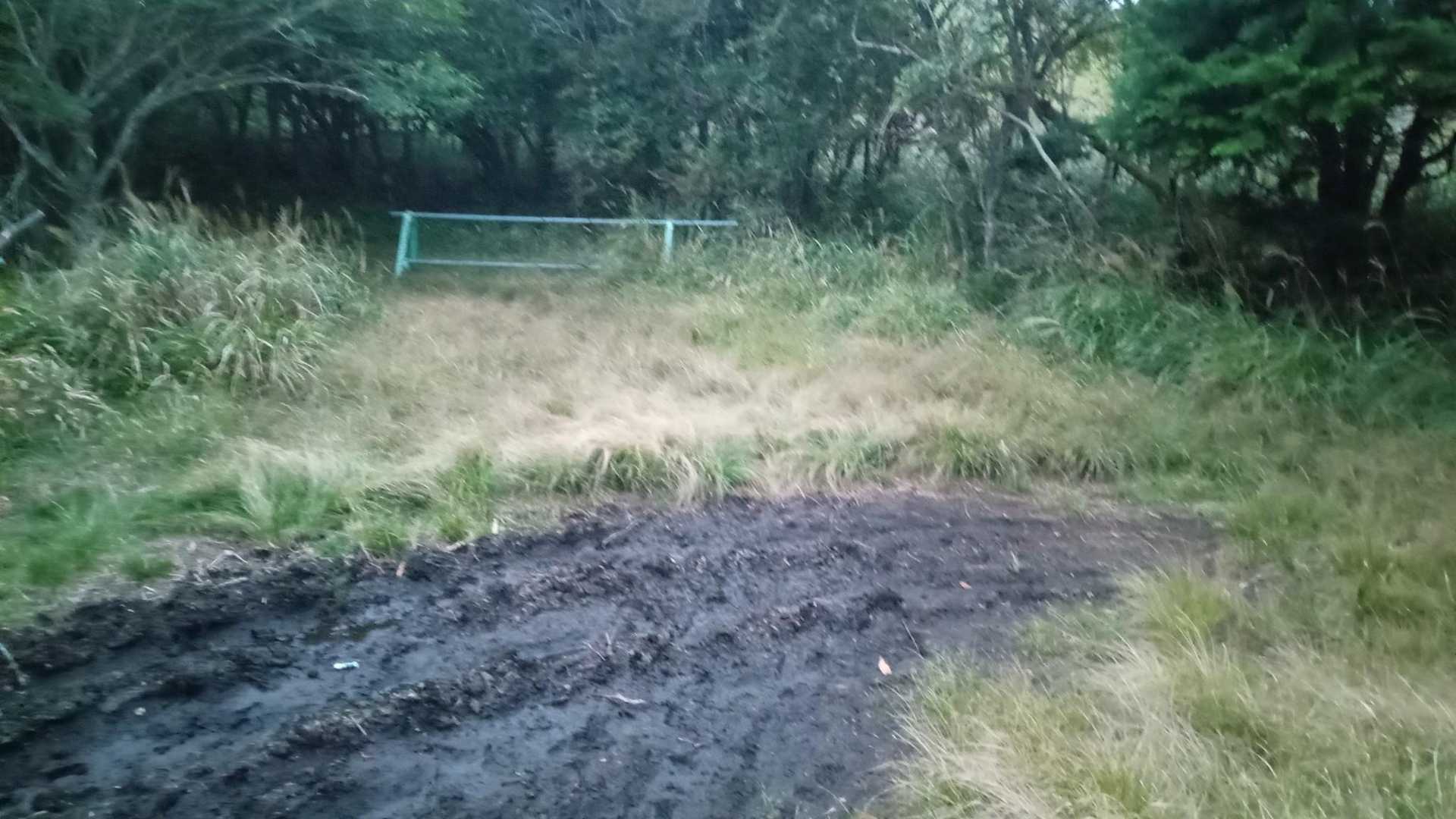 こっちはみそこぶし山や涌蓋山への道