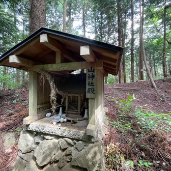 山神社殿、安全祈願します。ペコリ。