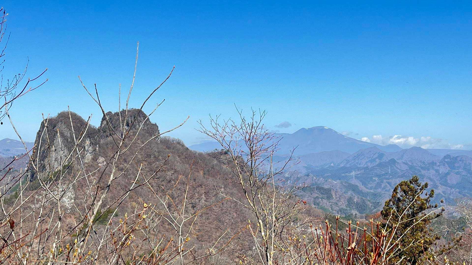 浅間山ももう雪がほぼなさそう
左手前にこれから向かう鹿岳2峰