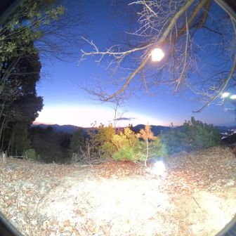 ナイトモードで撮影するとランタンで明るくすぎで光を取り込みすぎた…