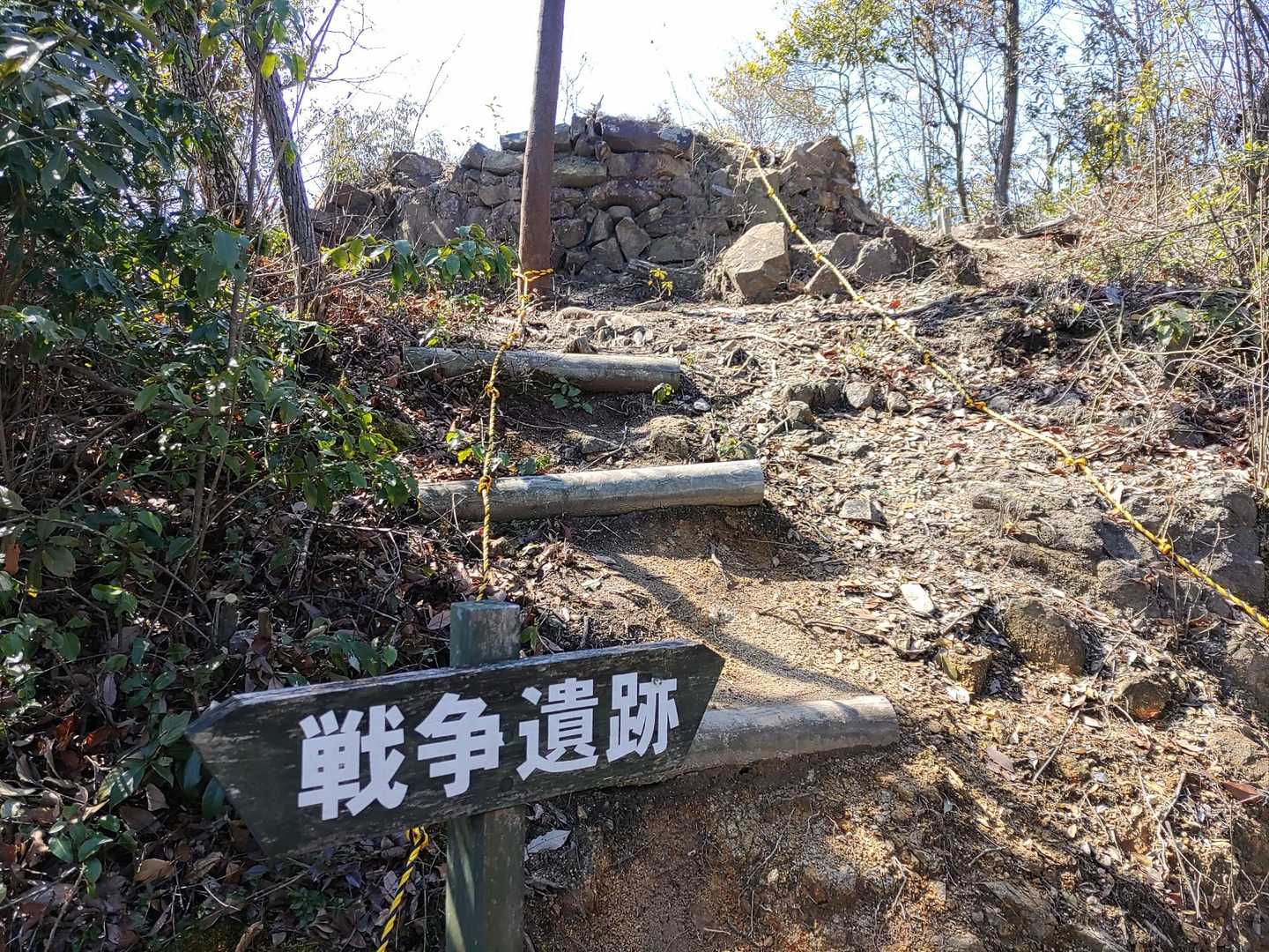 ［戦争遺跡①］
板城村聴音探照所(特設見張所)