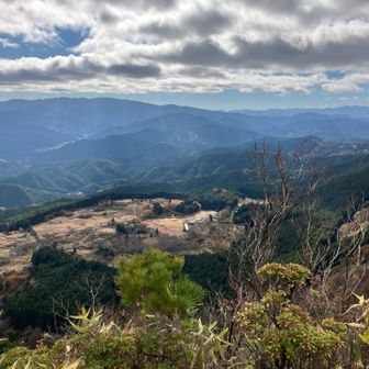 山の麓の景色
今からそっちいきまっせ　