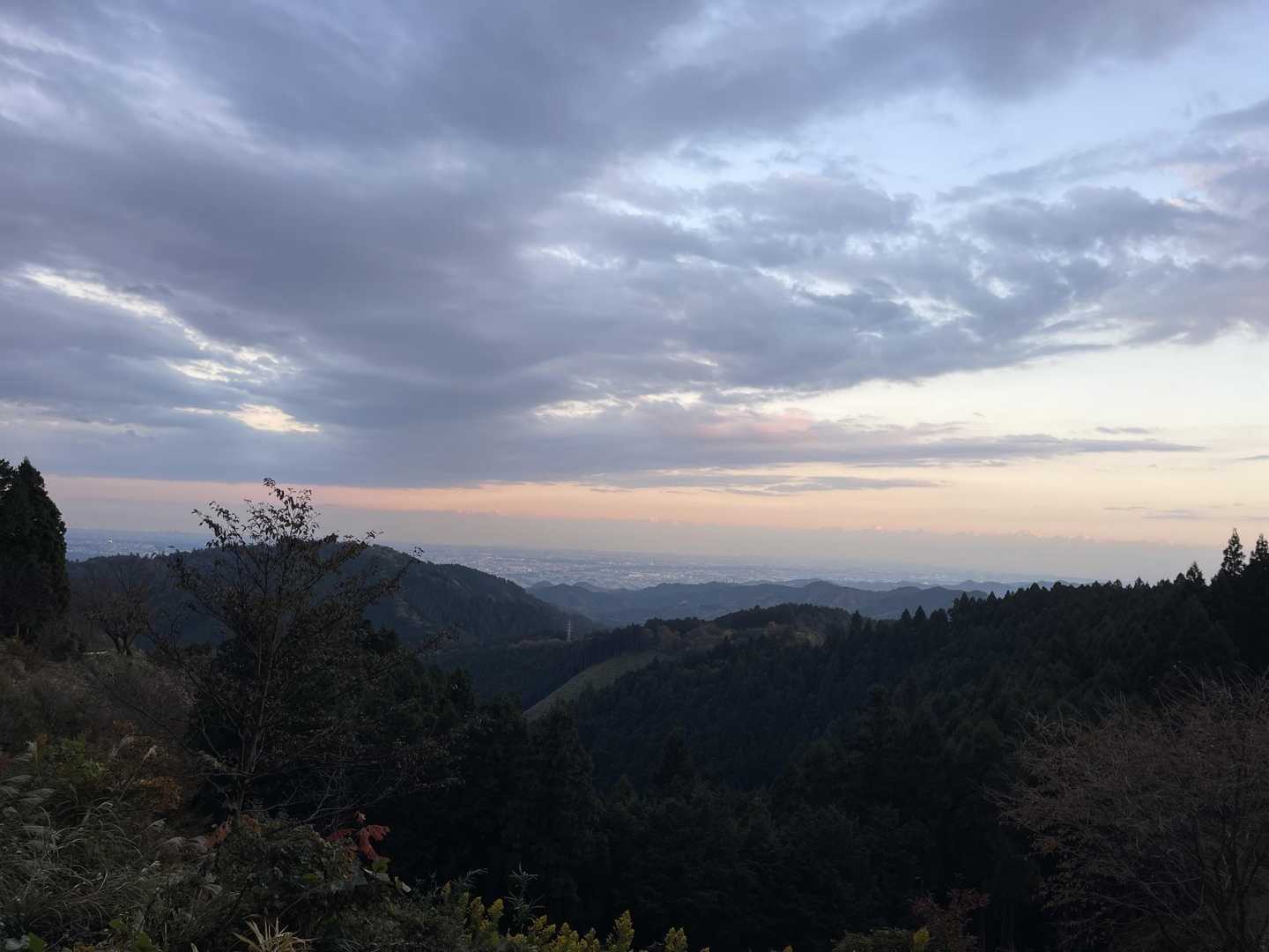 林道を一気に下ります。