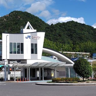 JR大野浦駅（山陽本線）と城山🏯
この辺りから往路走って来た道から別れ、丘陵部をRideし四郎峠へ向いました👋