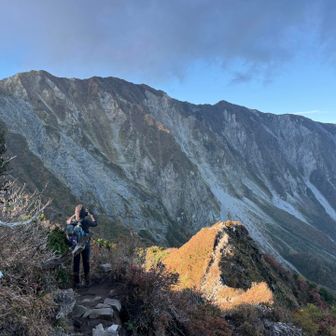 三鈷峰手前で大山に見惚れる後ろ姿
