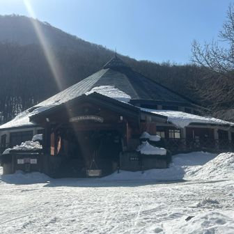 駐車場はスキーの車で🈵
しっかり除雪してあり止められました👌