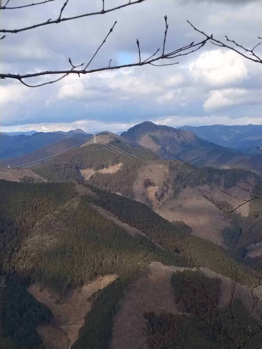尾出山と高原山