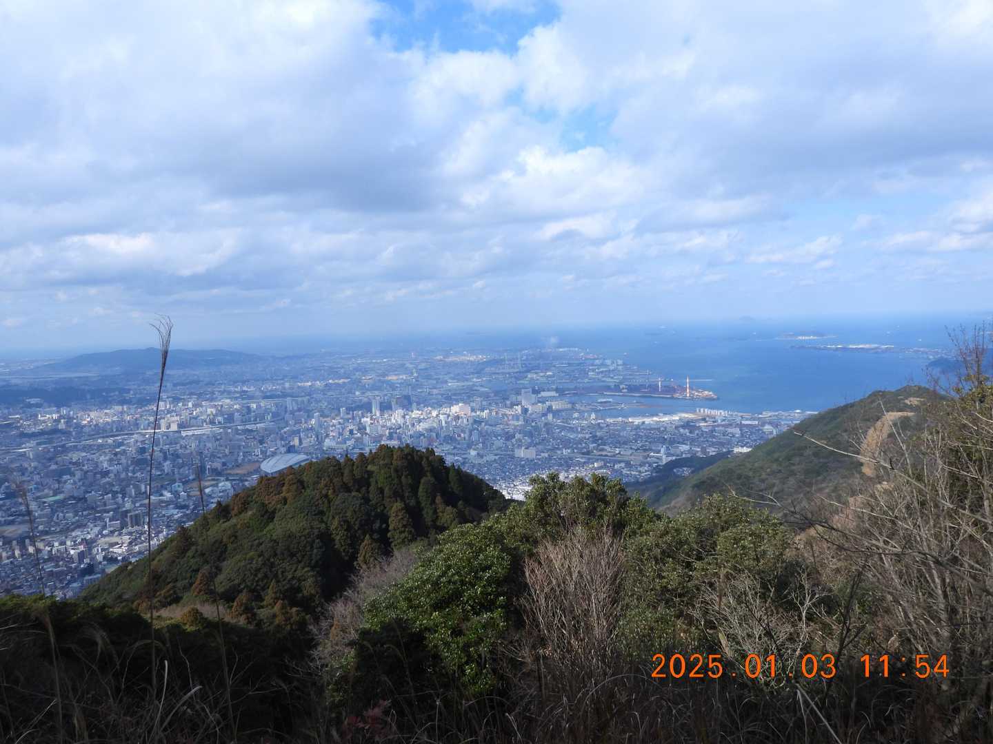 足立山の山頂手前から開けました。