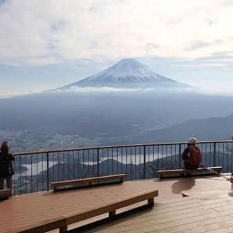 ちょっと薄雲が広がり始めました。