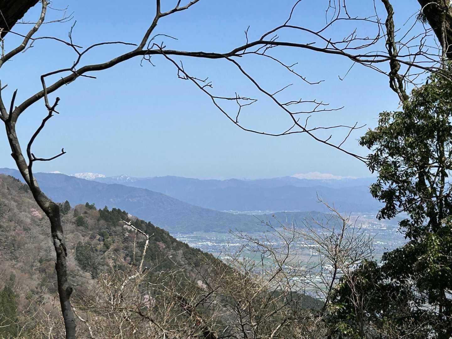 右の白い山　白山