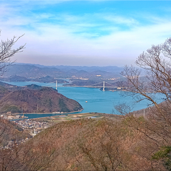 奥山北峰からの展望
正面に因島大橋が見える。