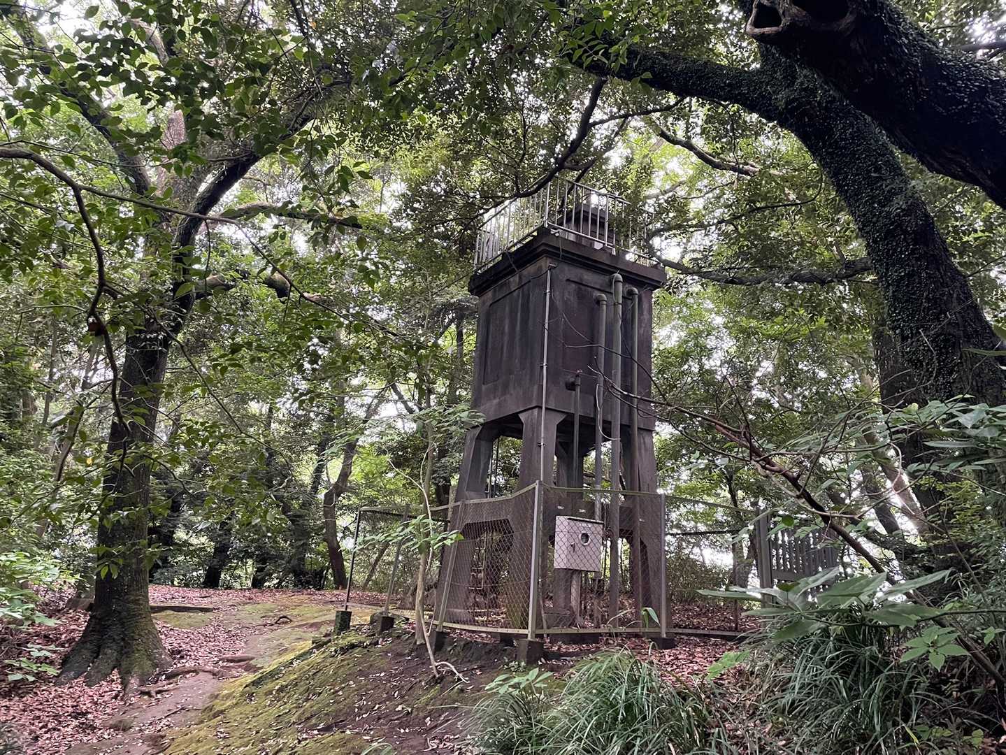 ここにくると、薩摩軍の本陣だった跡がある。
これは、タンク跡かな？